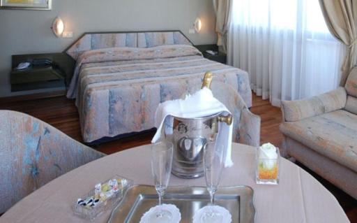 Hotel Bristol Пезаро Экстерьер фото
