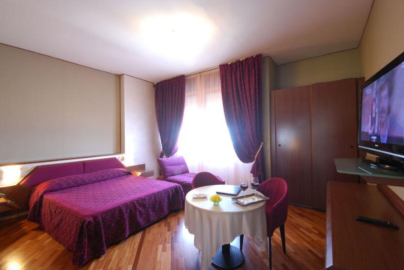 Hotel Bristol Пезаро Экстерьер фото
